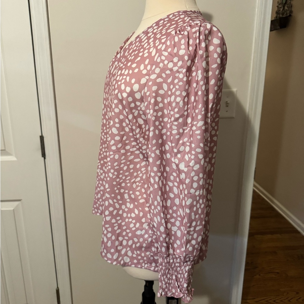 Brand unknown. Size XXL. Pink and white- cuffed sleeves - Picture 2 of 5
